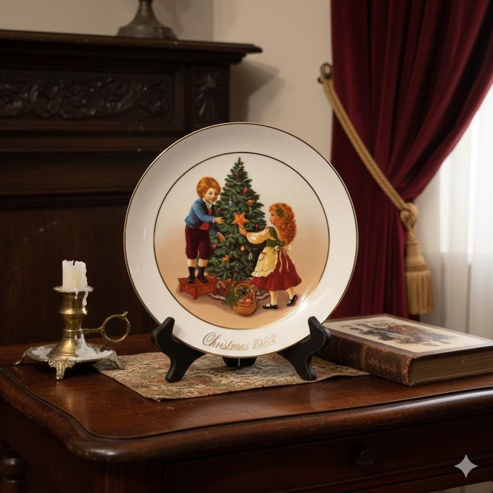 Vintage 1982 Avon Decorative Plate "Keeping The Christmas Tradition" 2nd Edition